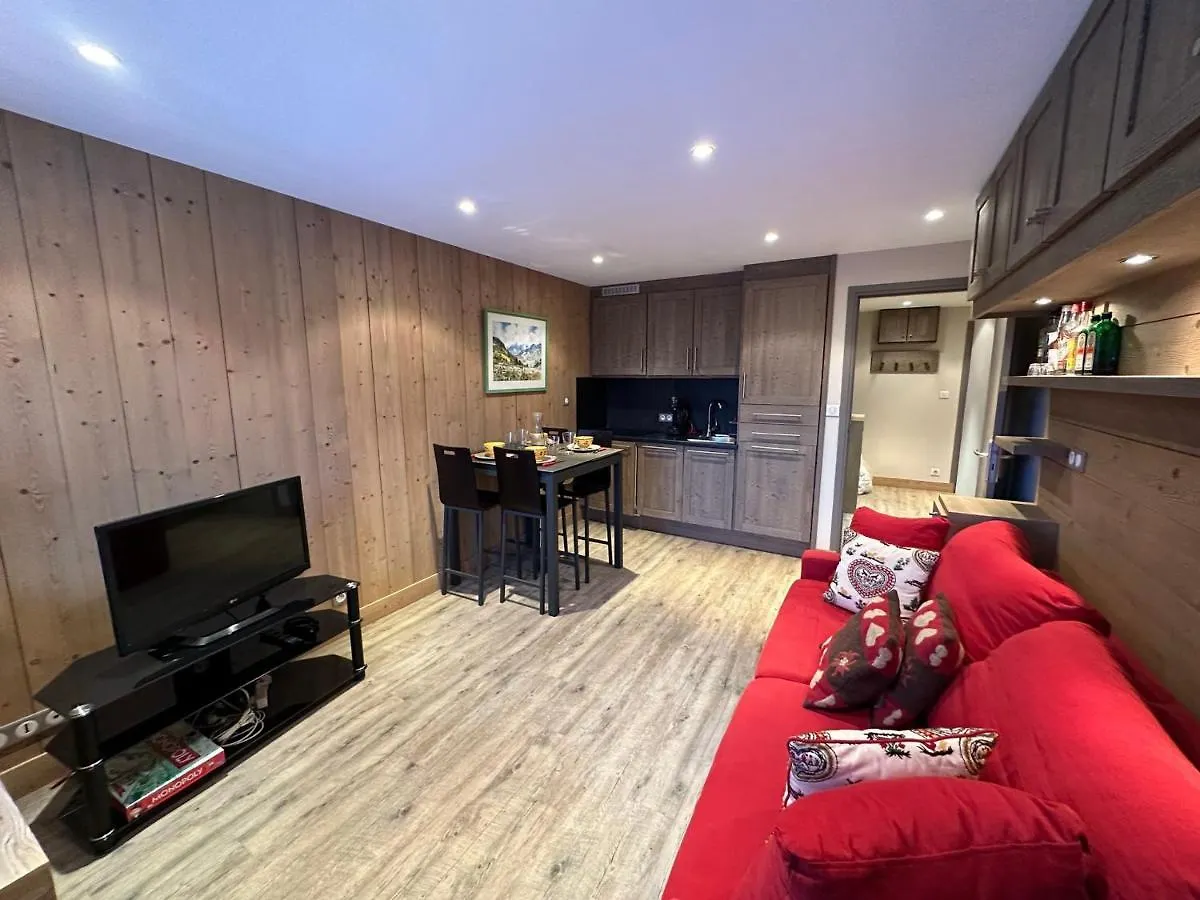 Appartement Renove Acces Direct Aux Pistes Avec Balcon A Meribel - Fr-1-688-48